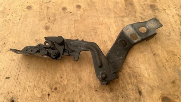 Motorkapscharnier Links, Mercedes A-Klasse W177
